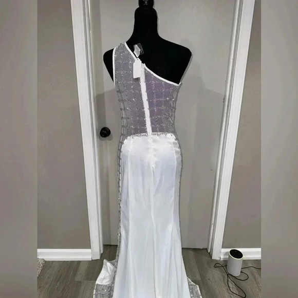 NWT Banjul Bridal Wedding White Event Dress Beaded - Picture 6 of 9